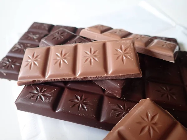 Veel bruine zoete chocolade — Stockfoto