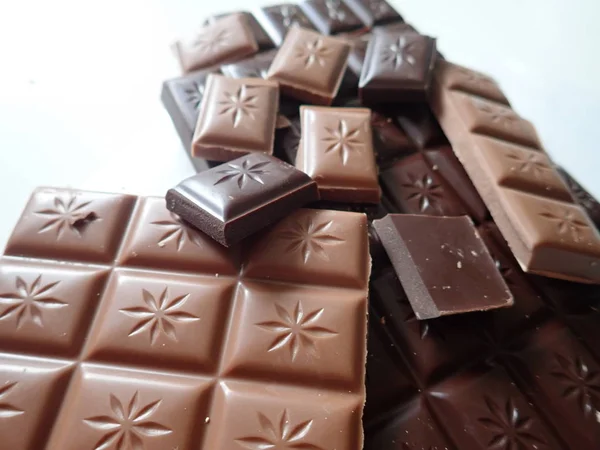 Veel bruine zoete chocolade — Stockfoto