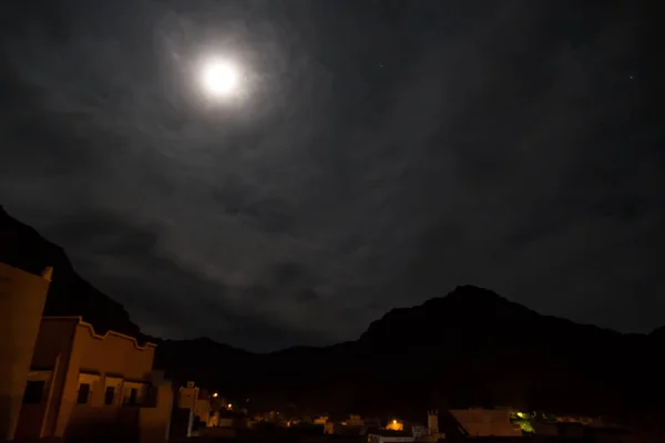 Village de Todra au Maroc dans la nuit — Photo