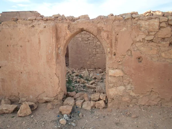 Исторический заброшенный Касба в городе Тингир в Марокко — стоковое фото