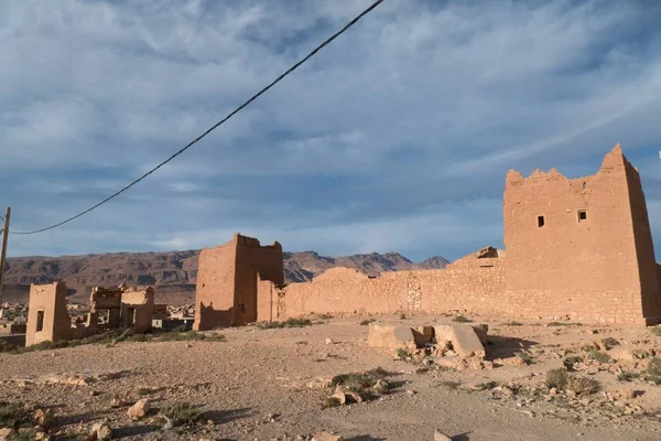 Kasbah histórico abandonado na cidade de tinghir em morocco — Fotografia de Stock