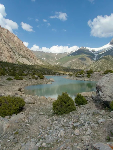 Hermoso senderismo en fann montañas naturaleza en Tayikistán — Foto de Stock