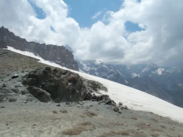 Indah hiking di fann pegunungan alam di tajikistan — Stok Foto