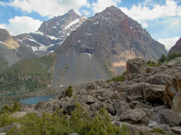 Hermoso senderismo en fann montañas naturaleza en Tayikistán — Foto de Stock