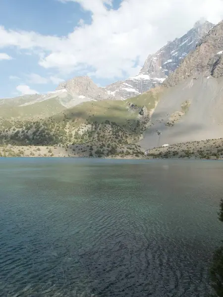 Belas caminhadas em montanhas fann natureza no tajiquistão — Fotografia de Stock