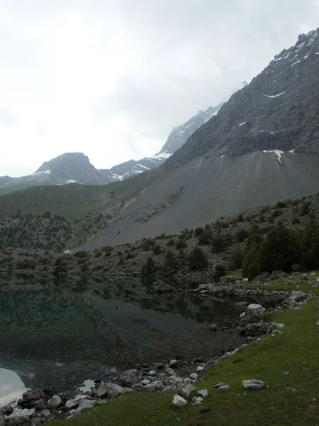 美丽的徒步旅行在范山自然在塔吉克斯坦 — 图库照片