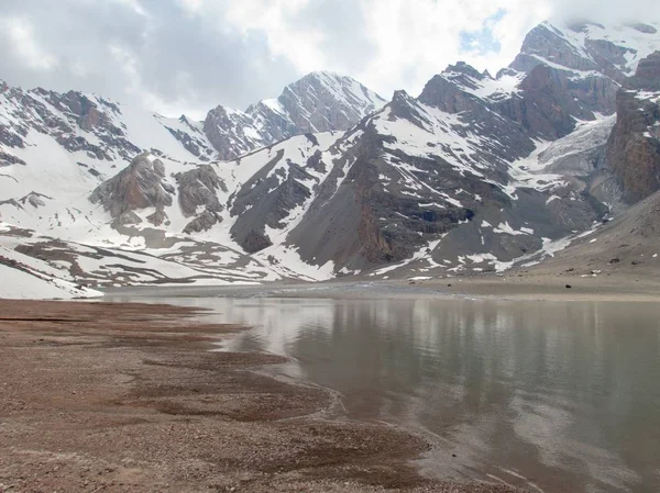 Belas caminhadas em montanhas fann natureza no tajiquistão — Fotografia de Stock