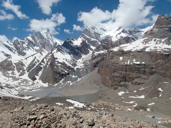 Belle randonnée dans les montagnes de fann nature au tadjikistan — Photo