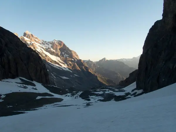 Belle randonnée dans les montagnes de fann nature au tadjikistan — Photo