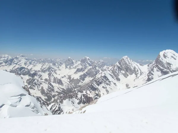 Belas caminhadas em montanhas fann natureza no tajiquistão — Fotografia de Stock