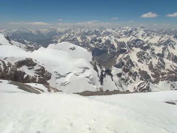 Vacker vandring i fann Mountains natur i Tadzjikistan — Stockfoto