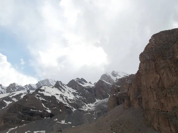 Belle randonnée dans les montagnes de fann nature au tadjikistan — Photo