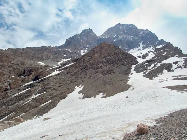Hermoso senderismo en fann montañas naturaleza en Tayikistán — Foto de Stock