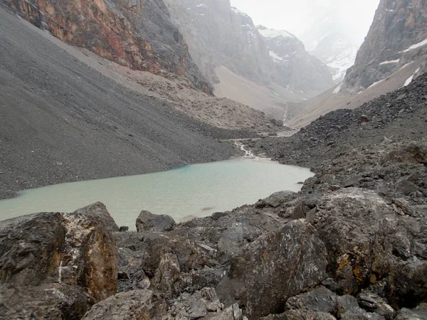 Gyönyörű túrázás a Fann hegység természet Tádzsikisztánban — Stock Fotó