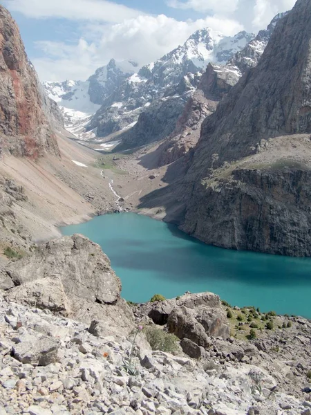 Hermoso senderismo en fann montañas naturaleza en Tayikistán — Foto de Stock