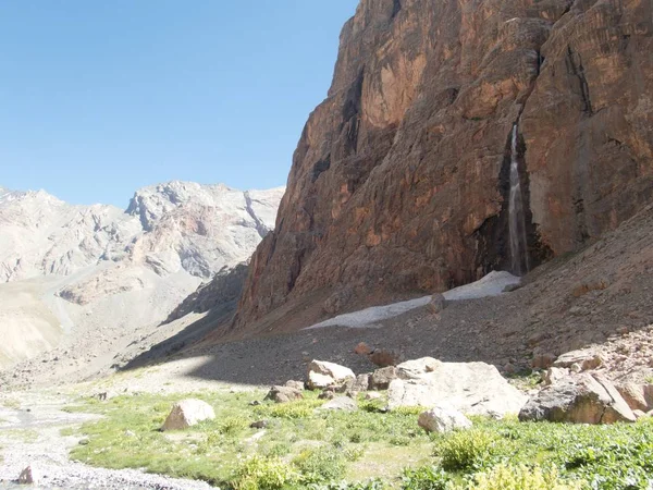 Hermoso senderismo en fann montañas naturaleza en Tayikistán —  Fotos de Stock