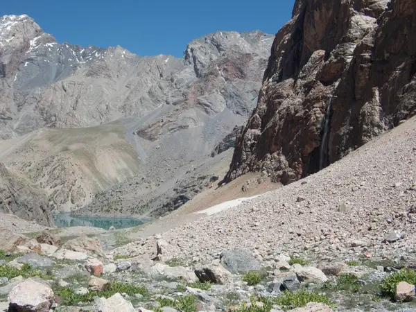 Belle randonnée dans les montagnes de fann nature au tadjikistan — Photo