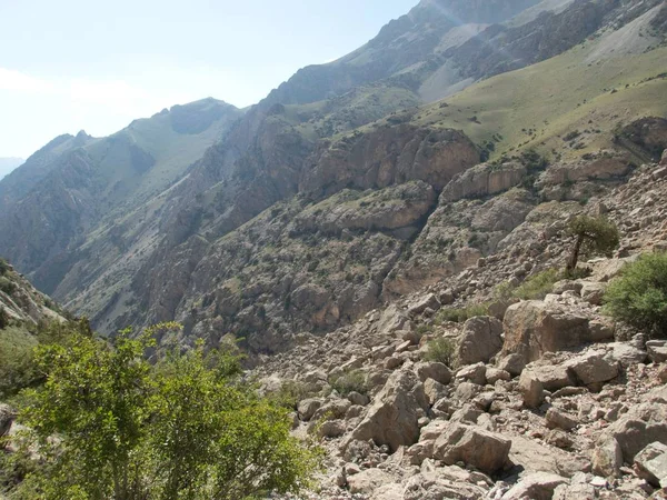 Belle escursioni in montagna fann natura in tajikistan — Foto Stock