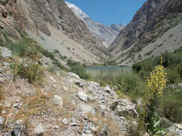 美丽的徒步旅行在范山自然在塔吉克斯坦 — 图库照片