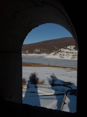 kuzey makedonya mavrovo gölü tarafından tarihi kilise
