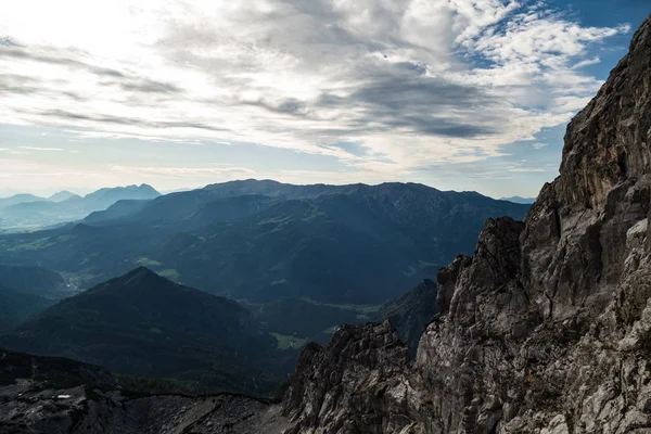Gyönyörű hegyi táj Totes Gebirge hegyek körül Hinterstoder — Stock Fotó