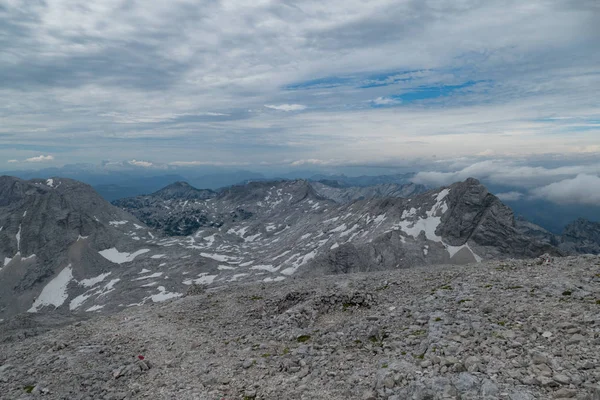 Bellissimo paesaggio di montagna di totes gebirge montagne intorno hinterstoder — Foto Stock