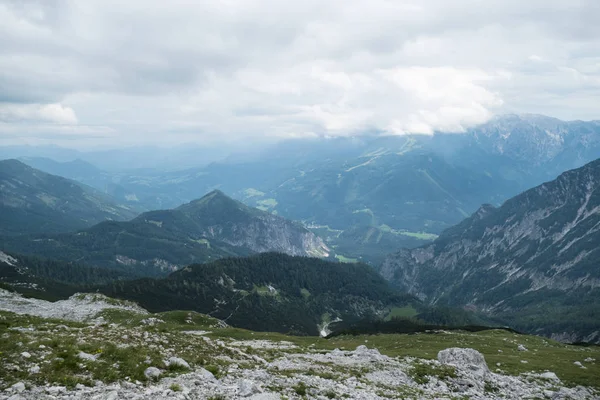 Prachtige berglandschap van bakken Gebirge bergen rond Hinterstoder — Stockfoto