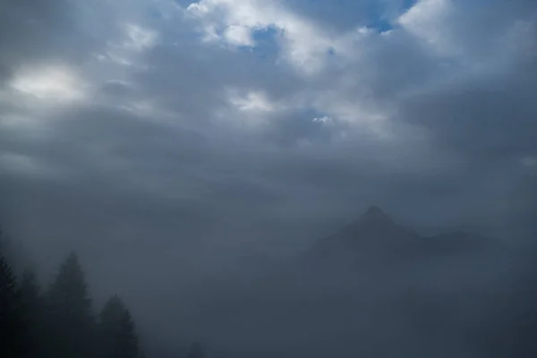 Vackra bergslandskap av totes Gebirge bergen runt Hinterstoder — Stockfoto