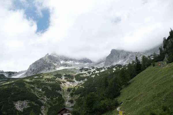 Prachtige berglandschap van bakken Gebirge bergen rond Hinterstoder — Stockfoto