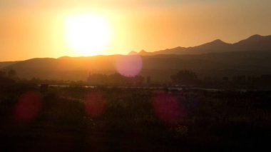 bir nehir watter üzerinde güzel gün batımı