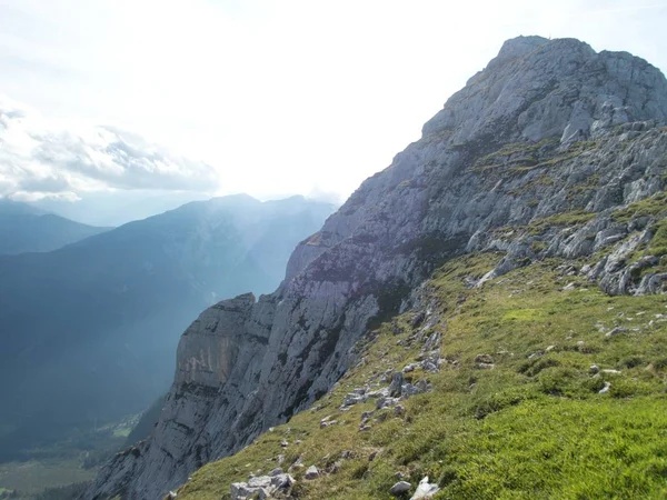 Φθινόπωρο πεζοπορία και ορειβασία στο Brandenburger Alpen στην Αυστρία — Φωτογραφία Αρχείου
