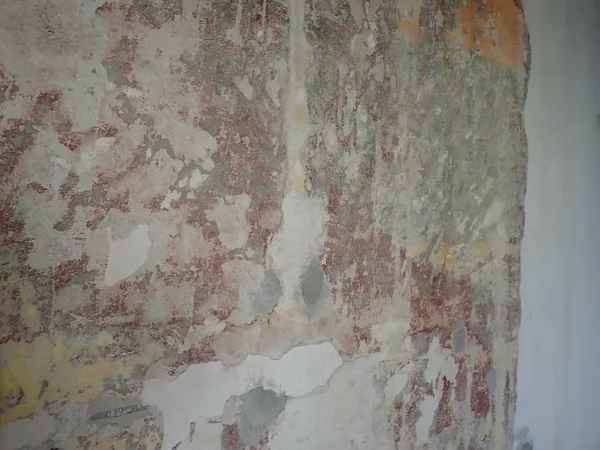 Proces of the reconstruction of an interior with broken wall — стоковое фото