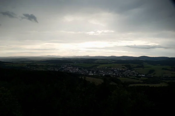 Wald Mit Wolkenverhangenem Abend Himmelblauem Ostböhmen — Stockfoto