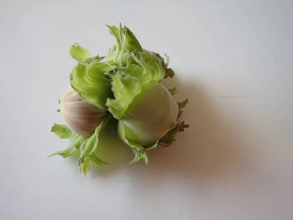 Dettaglio Nocciola Verde Tavolo Bianco — Foto Stock