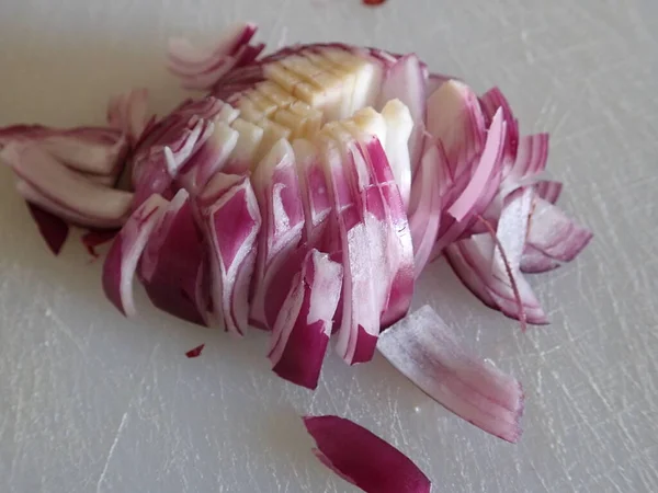 Red Onion White Cutting Board Kitchen — Stock Photo, Image