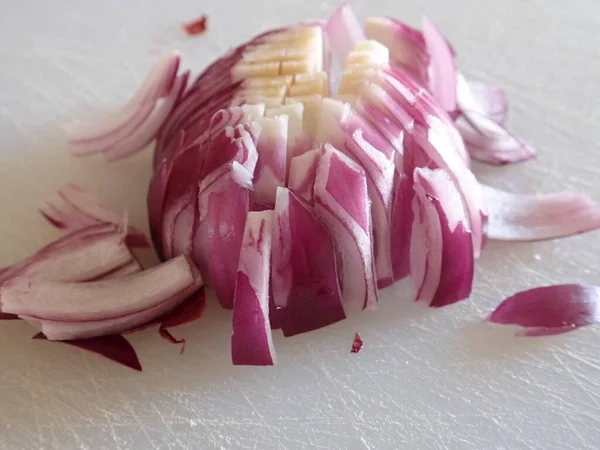 Cipolla Rossa Tagliere Bianco Cucina — Foto Stock