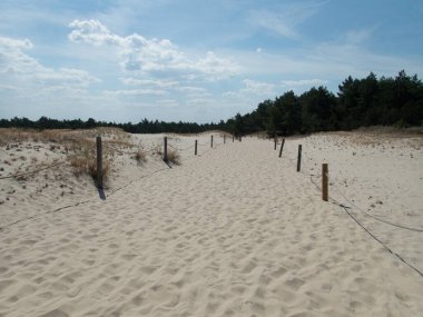 Kuzey Kutbu ve Baltık Sahili 'ndeki ünlü güzel Slowinsky Parkı narodowy kum tepesi