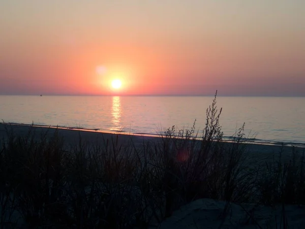 Schöner Romantischer Sonnenuntergang Ostseestrand — Stockfoto