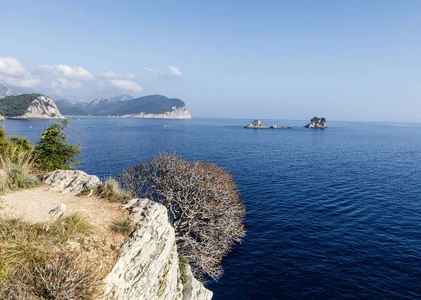 Karadağ deniz kenarında tatil yaz