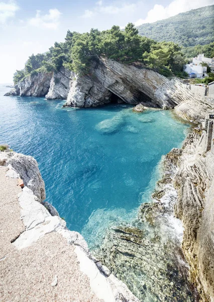 Karadağ deniz kenarında tatil yaz