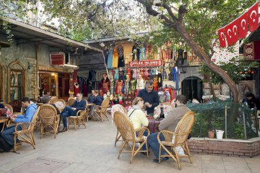 Istanbul - Kasım 4:Oriental kahve evi, Istanbul kapalı çarşı 4 Kasım 2014 tarihinde Istanbul'da Astarci Hani avluda.