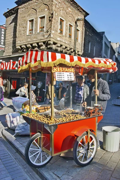 Istanbul November Kastanj Säljaren Gatan Istanbul Den November 2014 Istanbul — Stockfoto