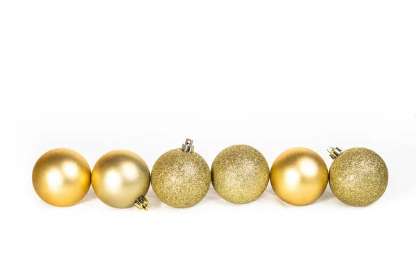 Weihnachtskarte Mit Goldenen Weihnachtskugeln Isoliert Auf Weißem Hintergrund — Stockfoto