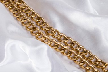 Zincir zemin çerçeveli beyaz dalgalı ipek dokusu