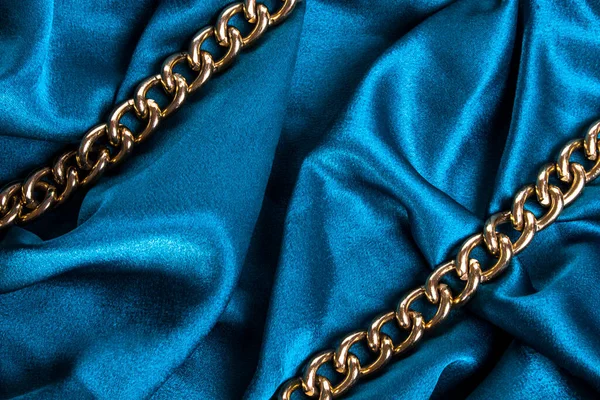 Turquoise Golvende Zijde Textuur Met Frame Van Ketting Achtergrond — Stockfoto