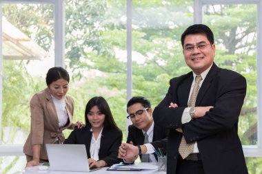 Yöneticisi ve iş insanlar planlama toplantısı ve braunstrom başarı iş ekip çalışması kavramı için Grup yakın çekim.