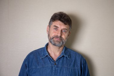 Yaşlı adam üzücü