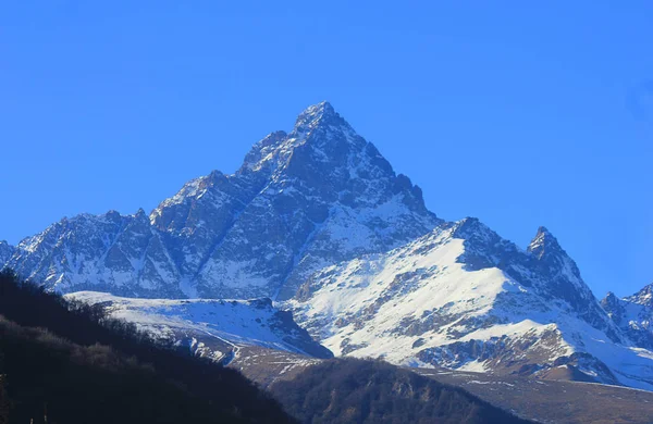 Monviso panoraması ile kar kış