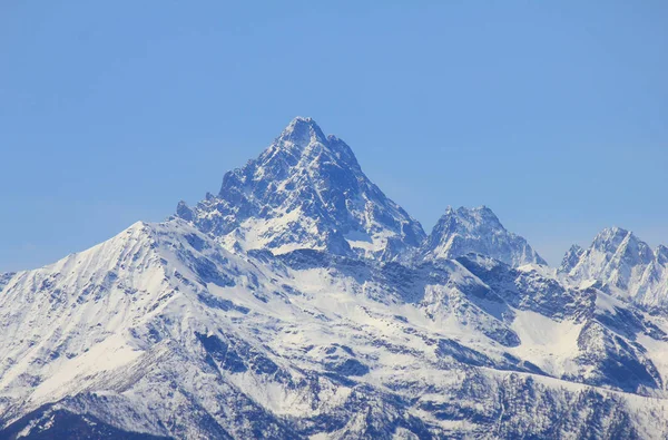 Βουνό Monviso με χιόνι την άνοιξη — Φωτογραφία Αρχείου