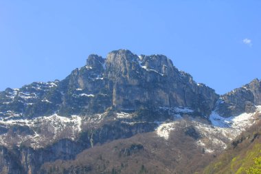 İtalya'da dağlar ve kayalar ile panorama